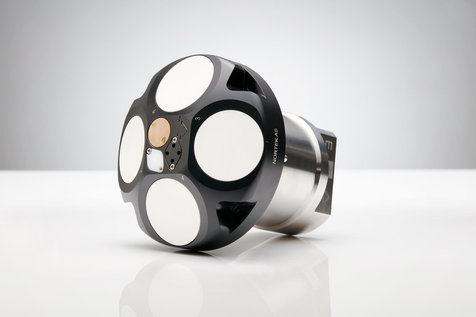 Nortek DVL 333k Hz 6000 side2